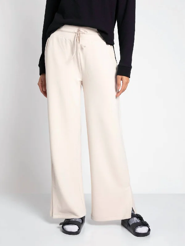 Weekend Deal Layne Athleisure Pant In Dove