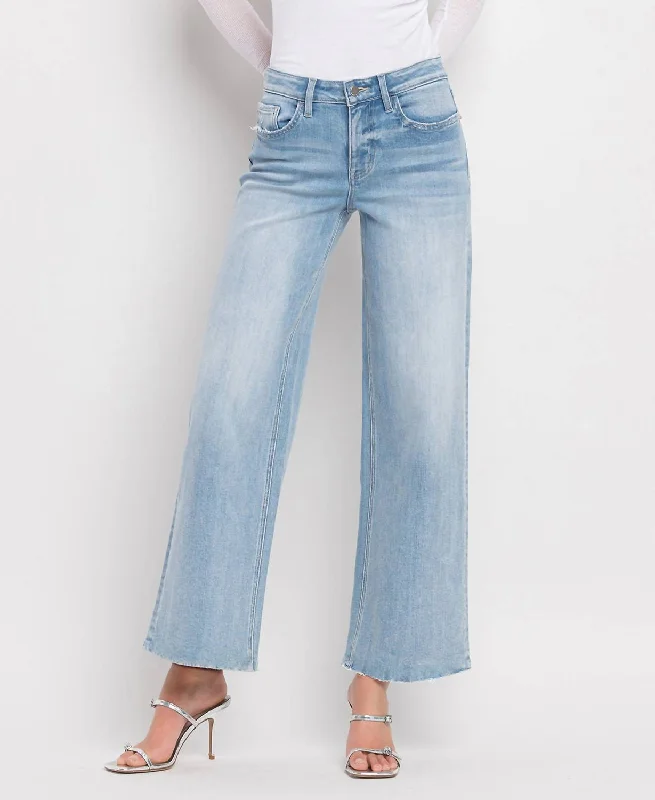Exclusive Access The Best Of The Best Jeans In Light Wash