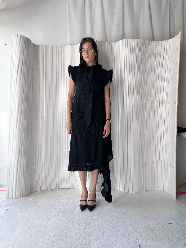 Deep Discounts Vêtements Spring 2016 RTW Cape Dress Runway