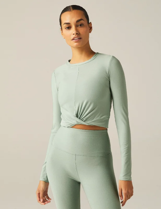 Exclusive Access Featherweight Center Stage Cropped Long Sleeve Pullover
